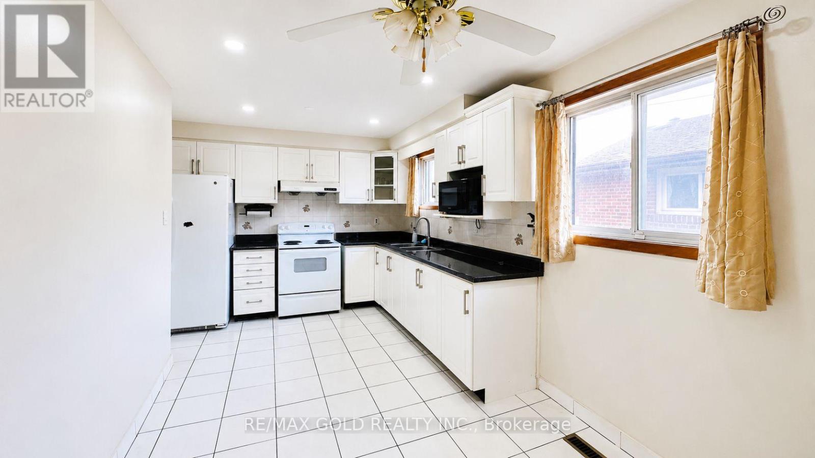 7383 MANION ROAD - Image 17