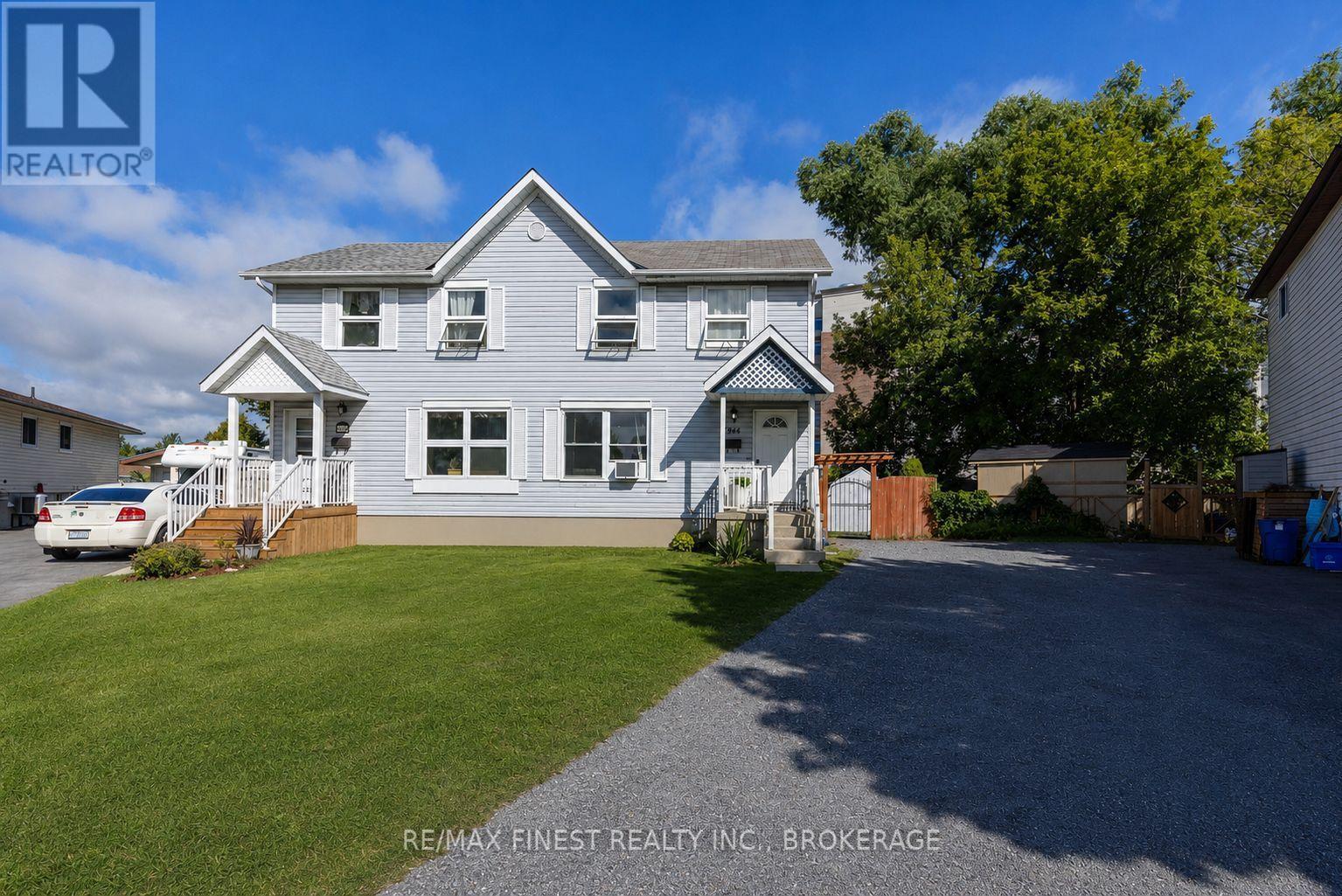 944 UXBRIDGE CRESCENT - 2