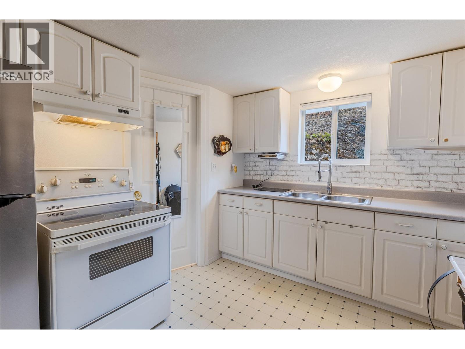 404 Ash Road - Image 41