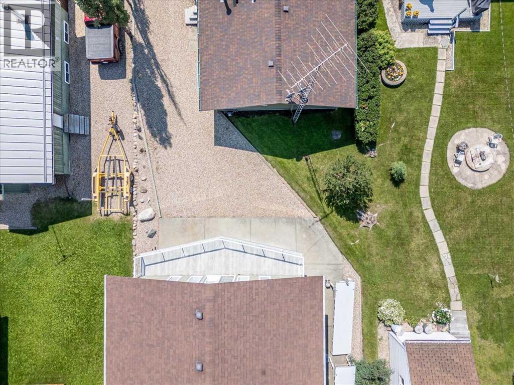 16 Lakeshore DR - 29