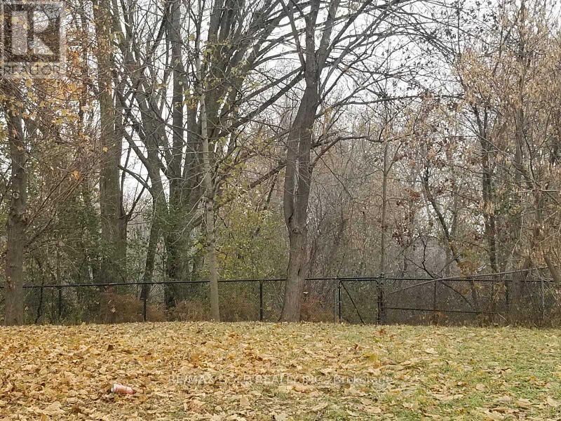 11 Mclaughlin Road, Brampton (Brampton West), Ontario, L6X1Y4, Brampton (Brampton West), Ontario — photo 4 of 4