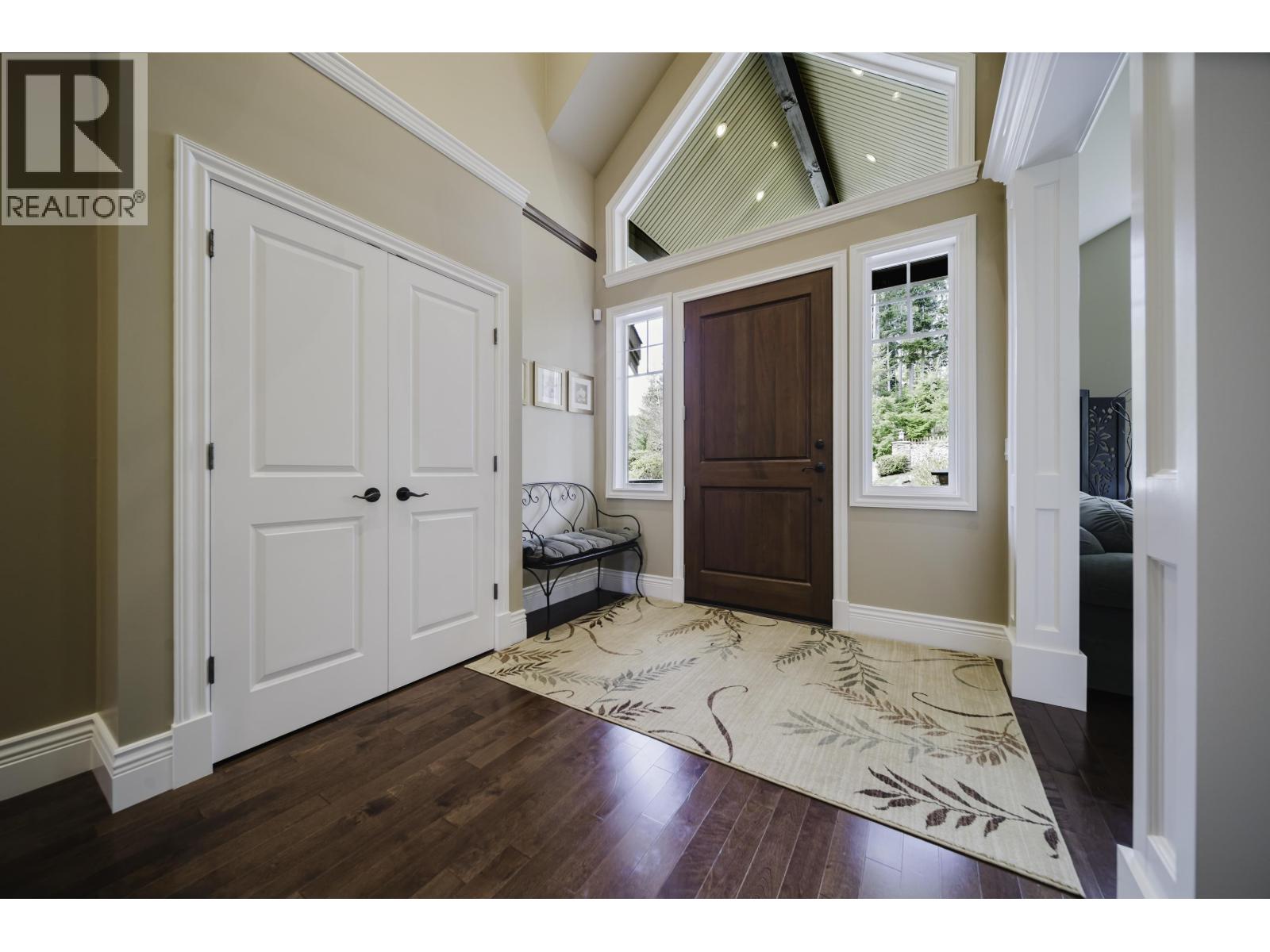 1056 RAVENSWOOD Drive, Anmore, British Columbia, V3H5M6, Anmore, British Columbia — photo 4 of 5