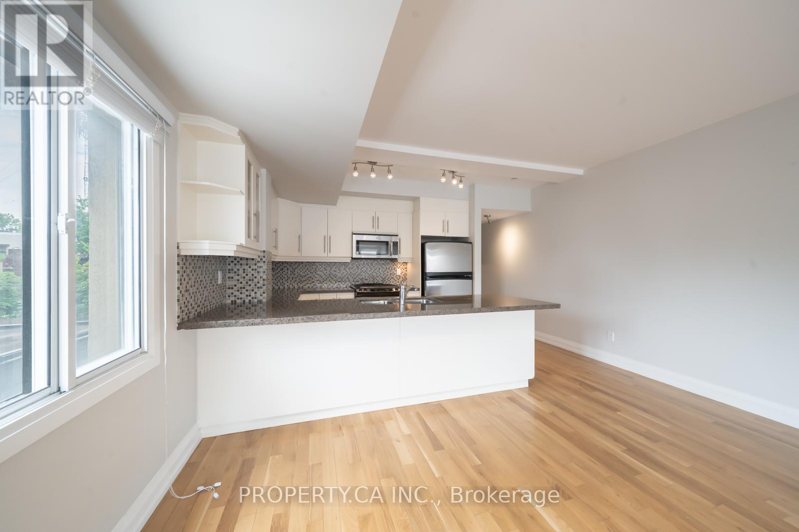 #2 473 DUPONT STREET - 17