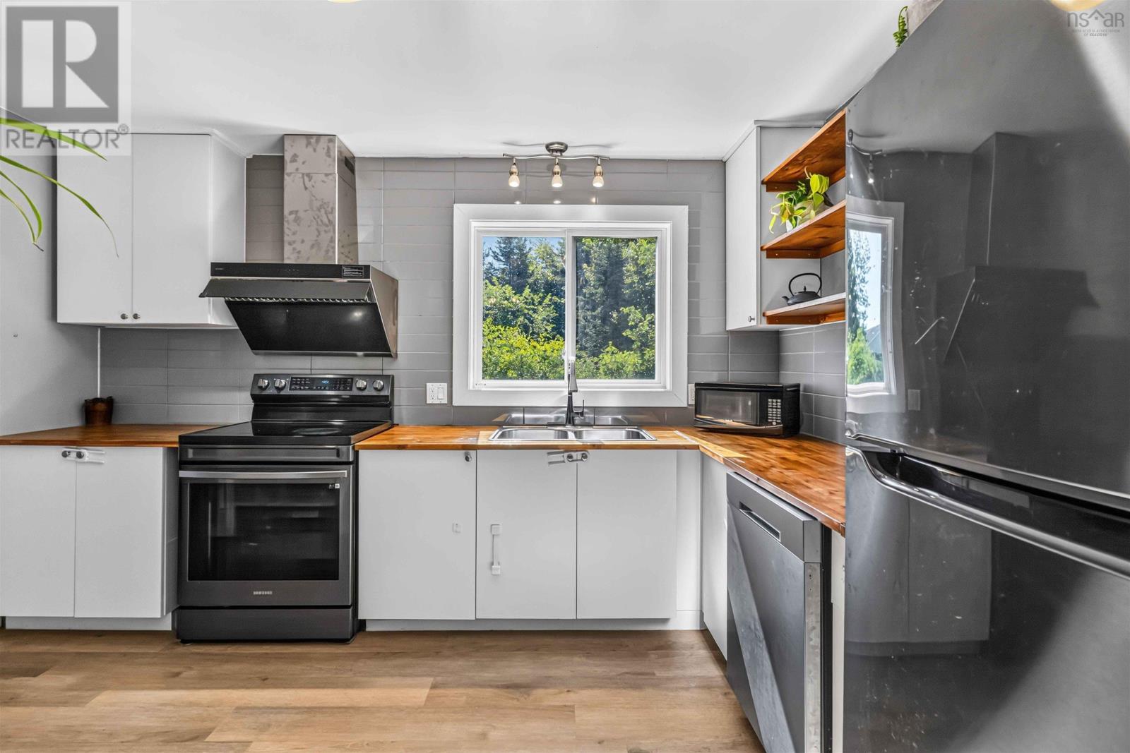 1030 Sackville Drive - Image 5