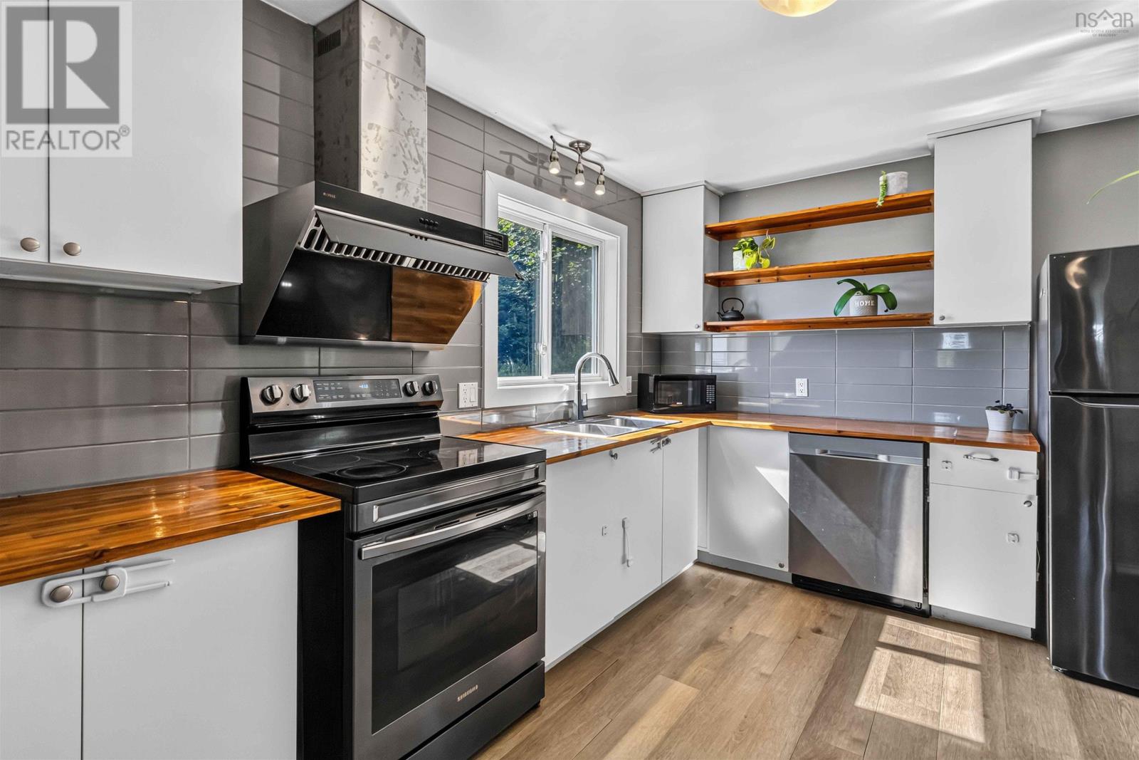 1030 Sackville Drive - 4