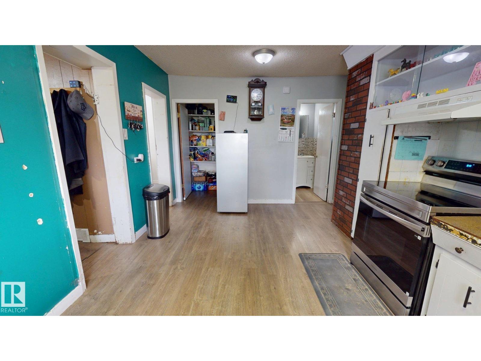 555022 RGE RD 152 - 5