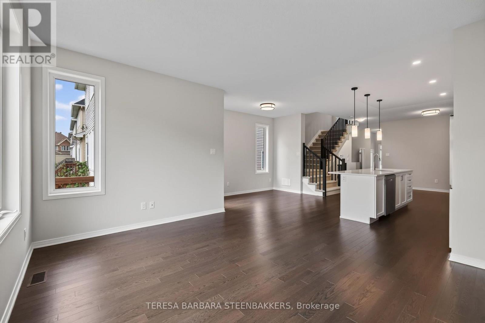 3 Bed, 3 Bath House for Sale in Ottawa – 689 TALIESIN CRESCENT E, Ottawa – MLS# X13729210 - Image 12