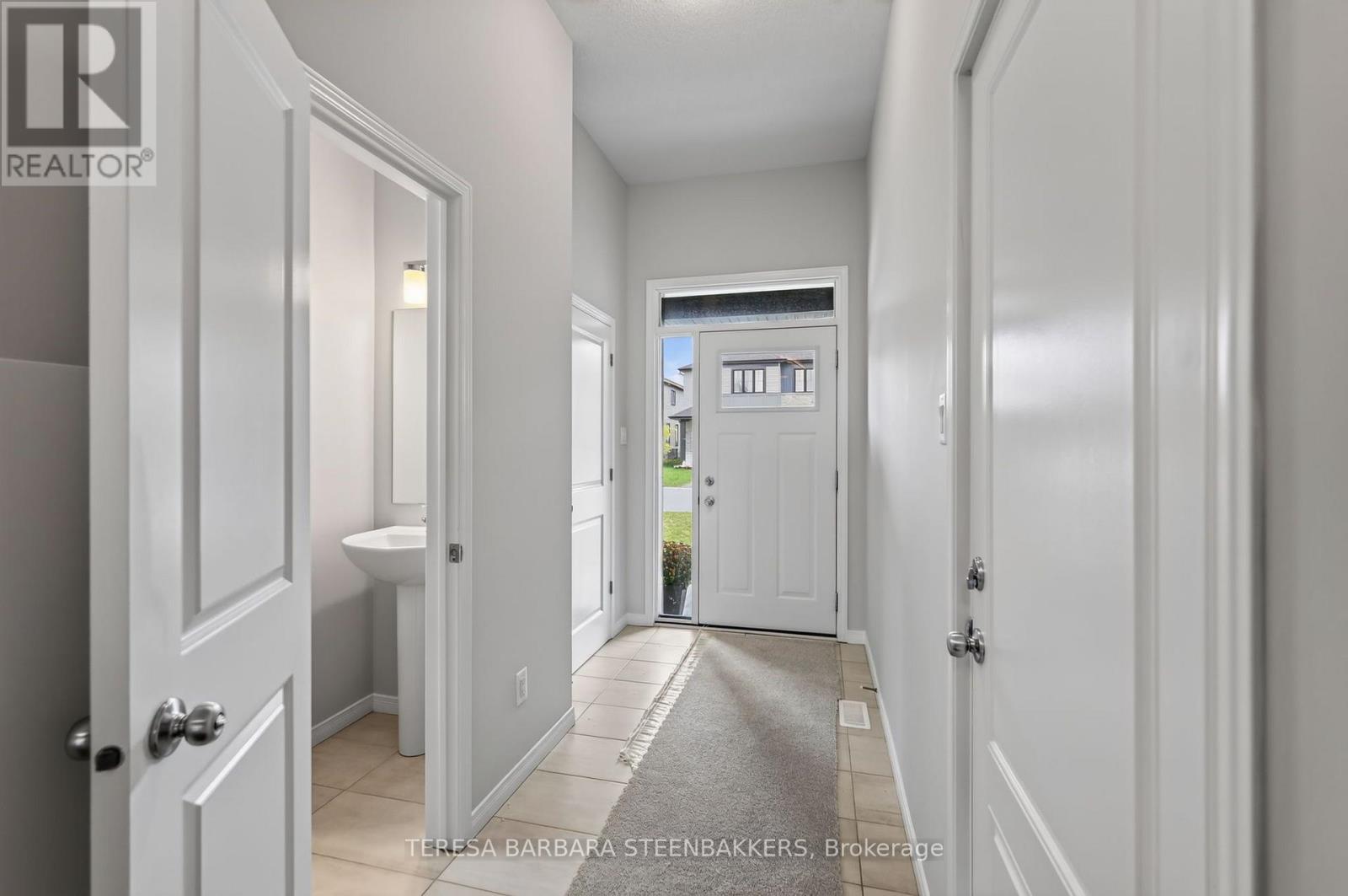 689 TALIESIN CRESCENT E - 3
