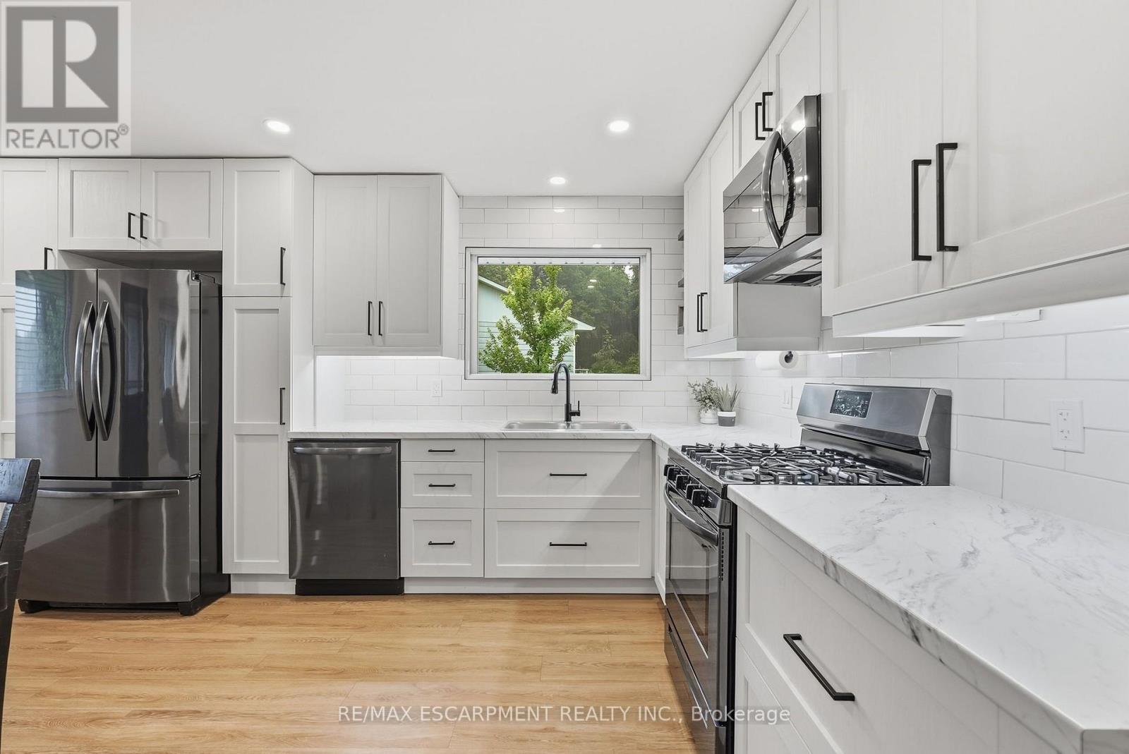 10 TAYLOR CRESCENT - 11
