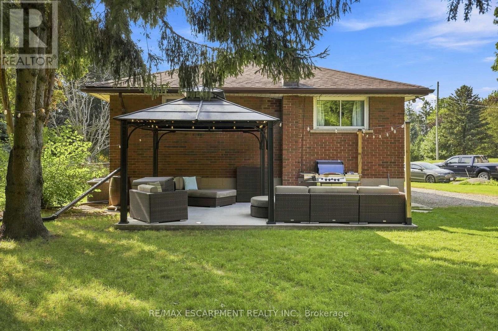 10 TAYLOR CRESCENT - Image 32