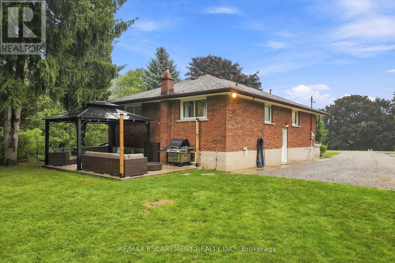 10 TAYLOR CRESCENT - 31