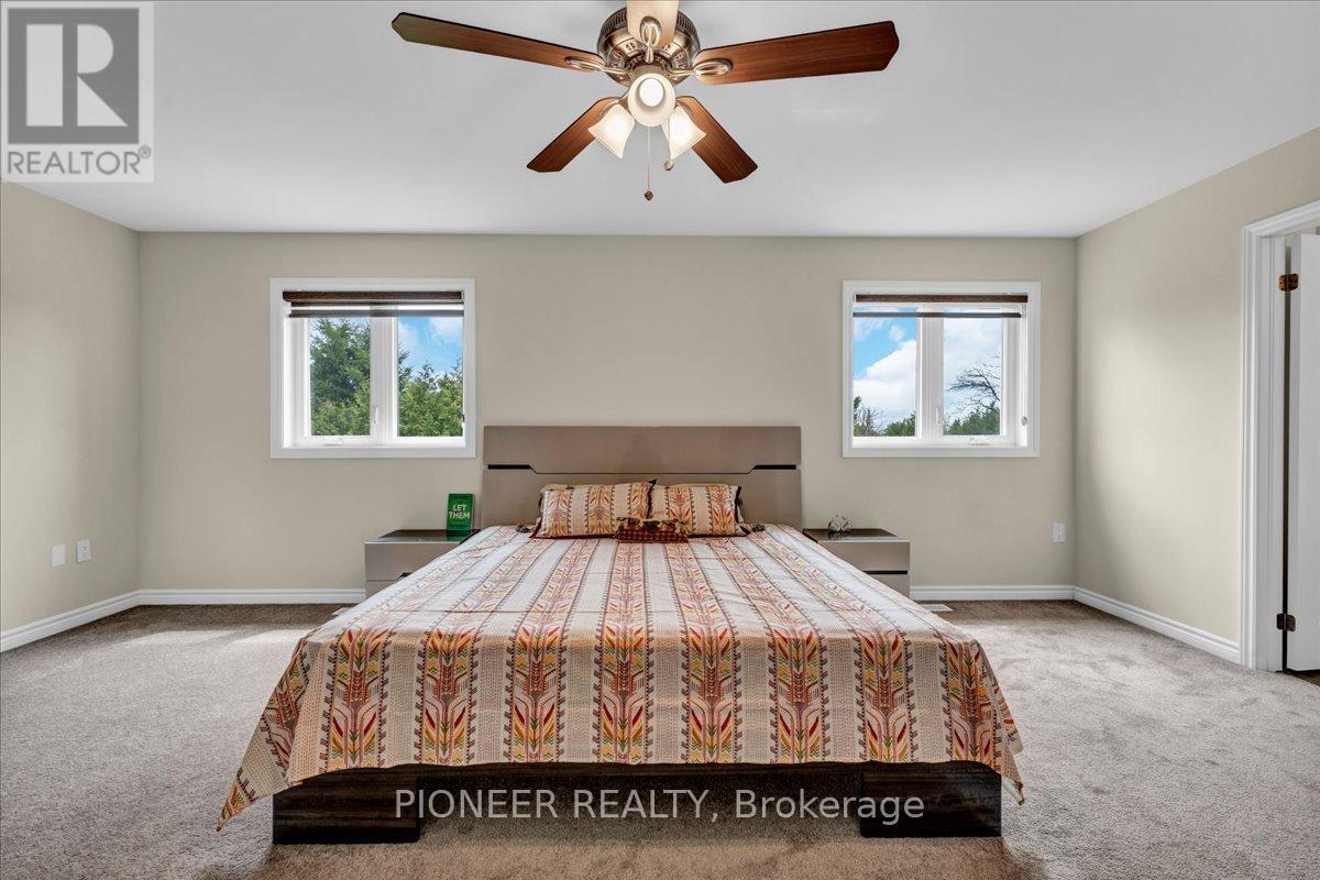 5 TODD CRESCENT - 25