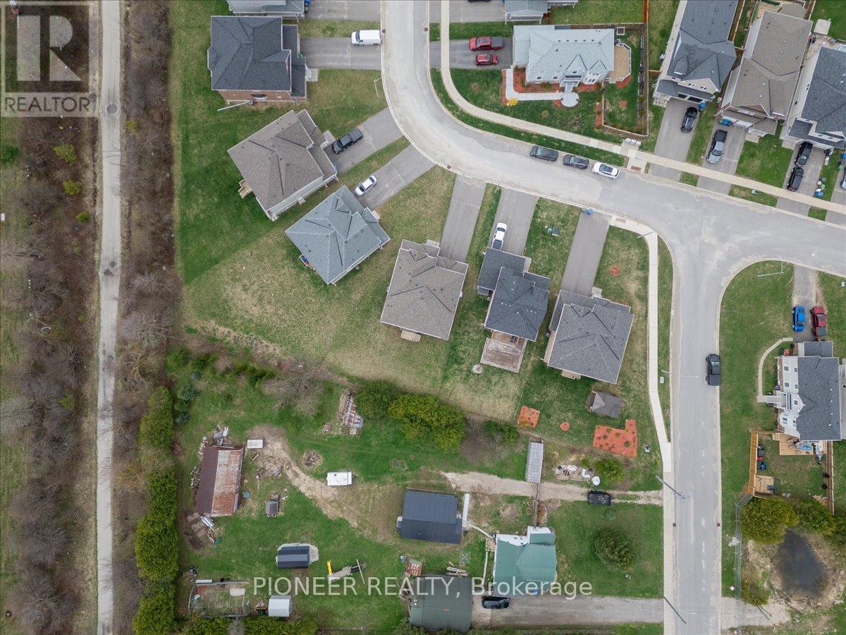 5 TODD CRESCENT - 44