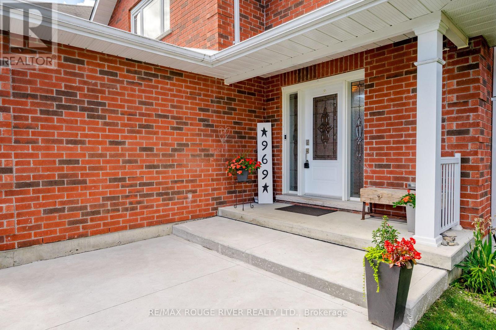 969 Avery Avenue, Peterborough (Monaghan Ward 2), Ontario, K9J0G9, Peterborough (Monaghan Ward 2), Ontario — photo 2 of 5
