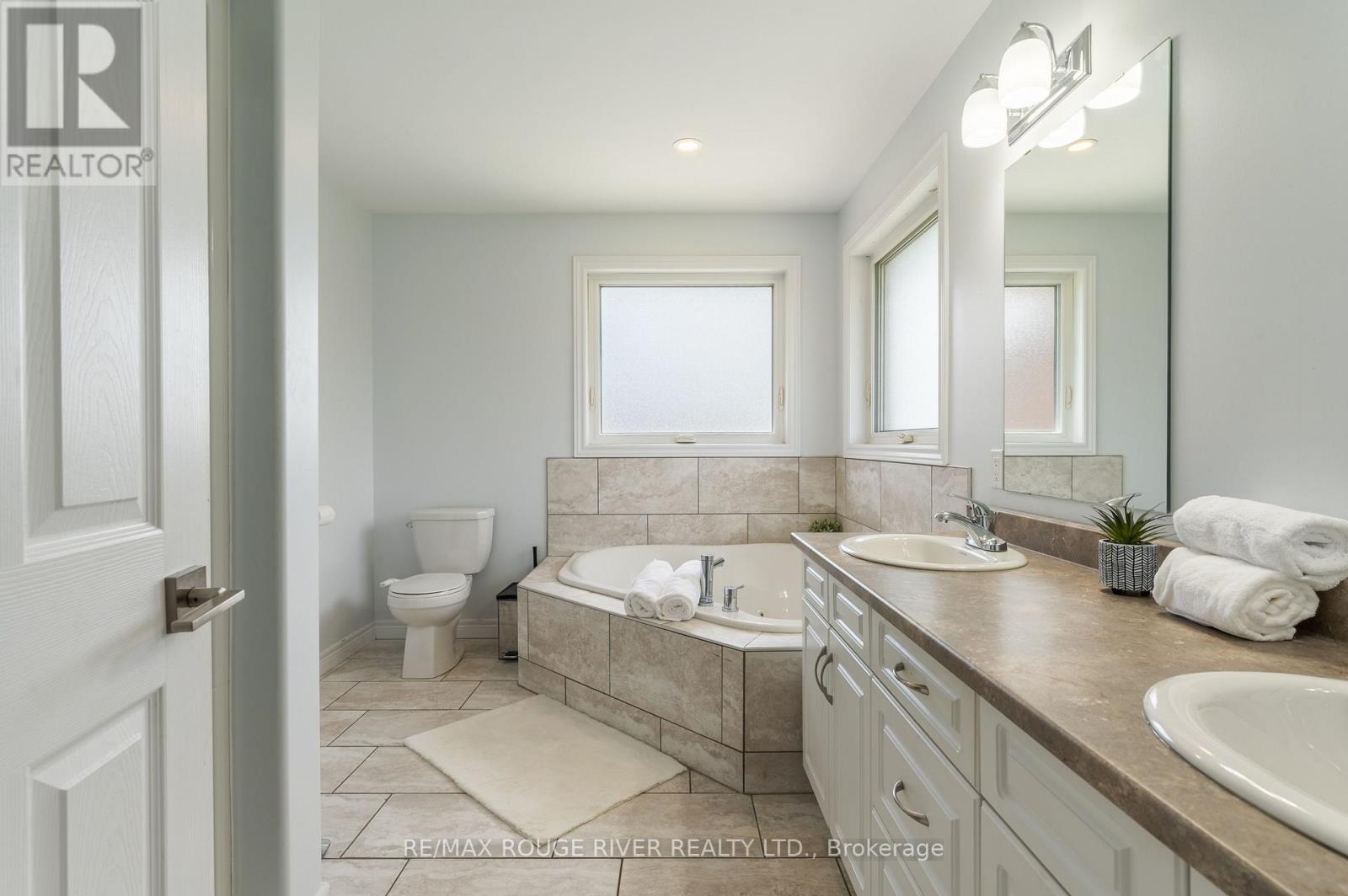 969 AVERY AVENUE - Image 20
