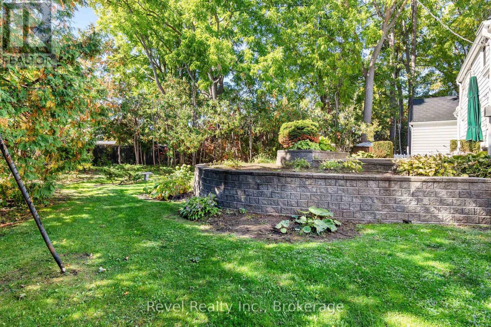 13 SYLVAN CRESCENT - Image 38