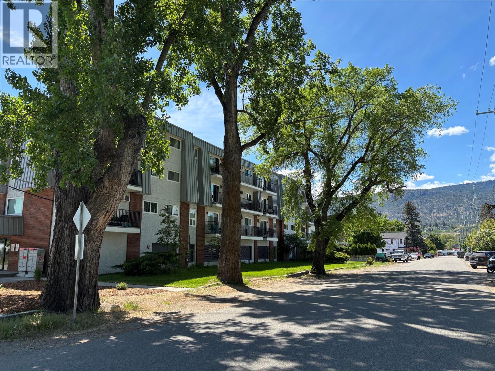#208 922 Dynes Avenue - 42