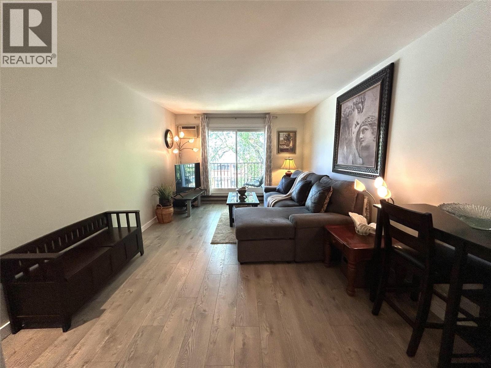 #208 922 Dynes Avenue - 19
