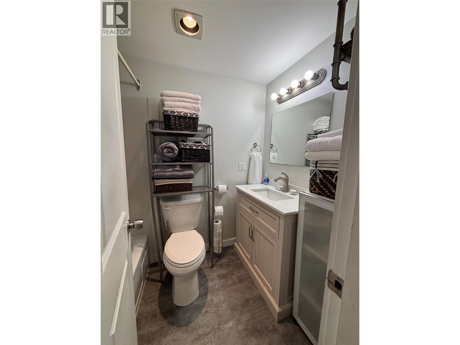 #208 922 Dynes Avenue - 26