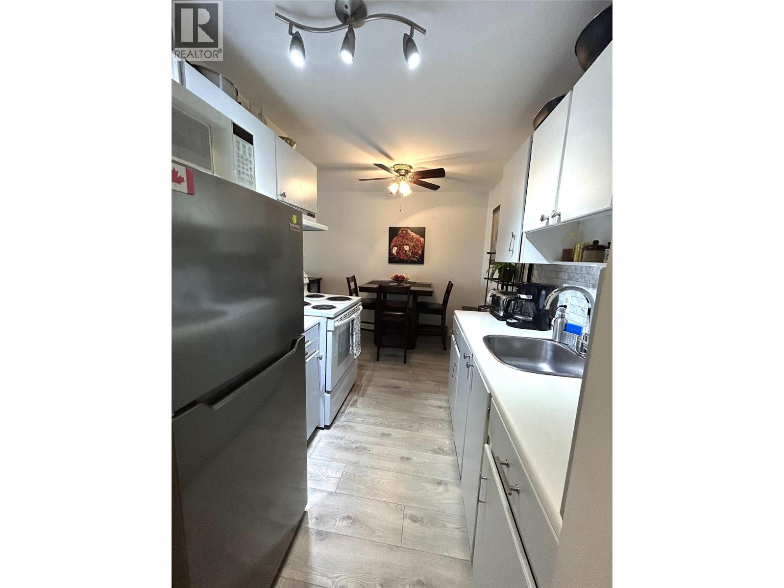 #208 922 Dynes Avenue - 13