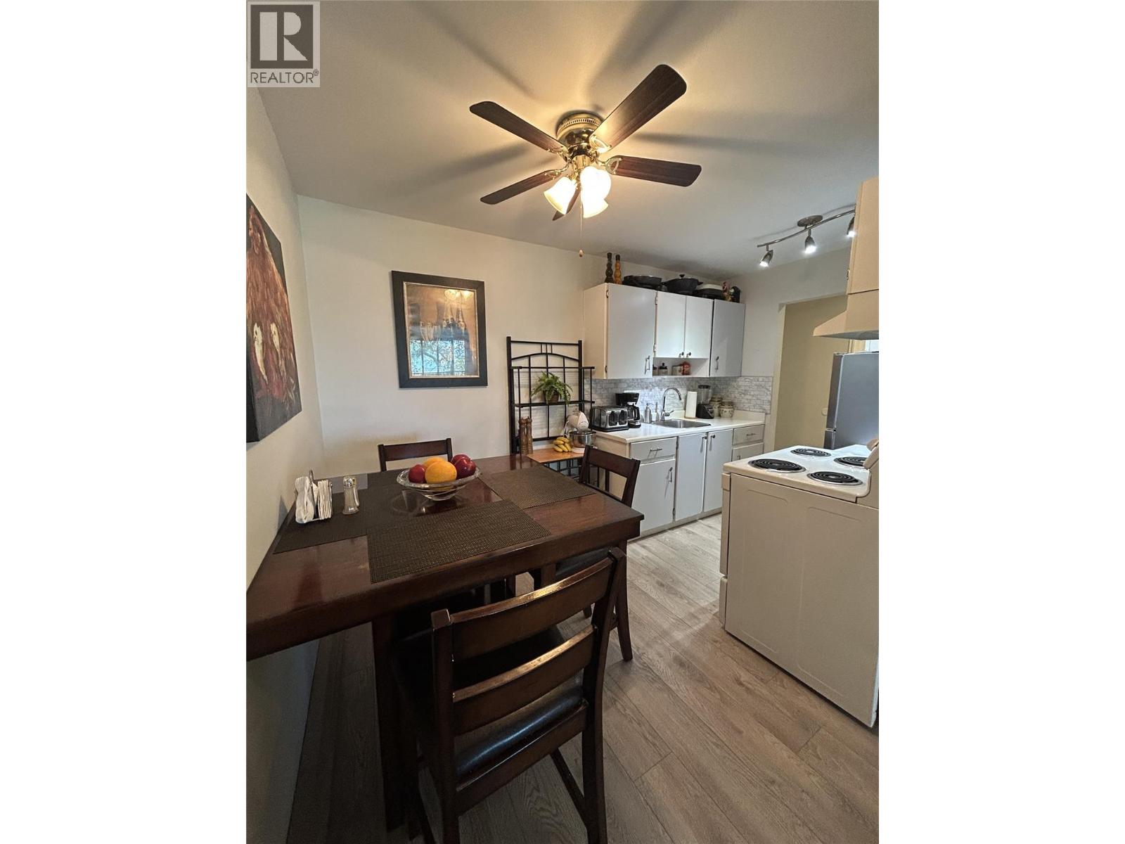 #208 922 Dynes Avenue - 15