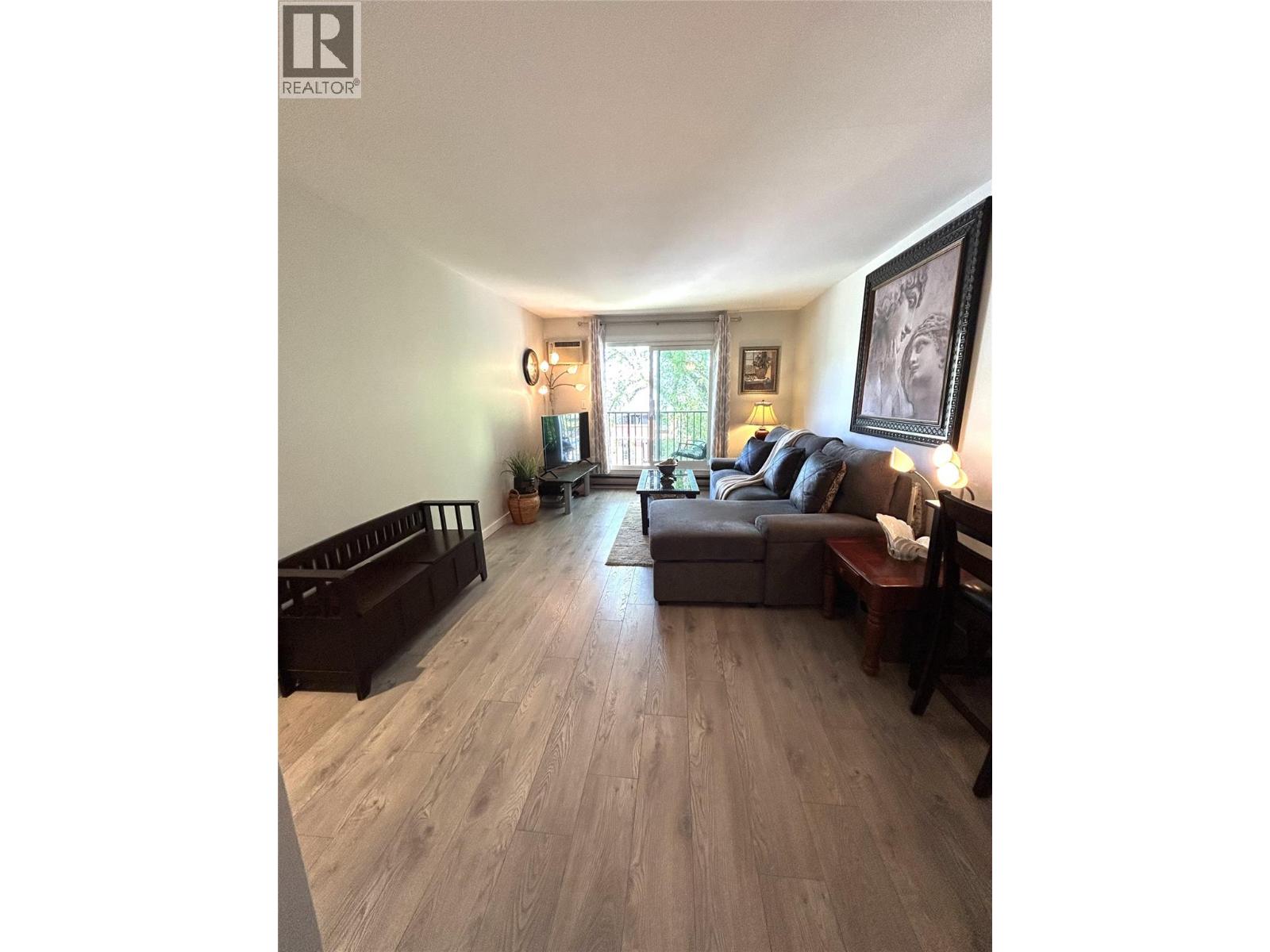 #208 922 Dynes Avenue - 18