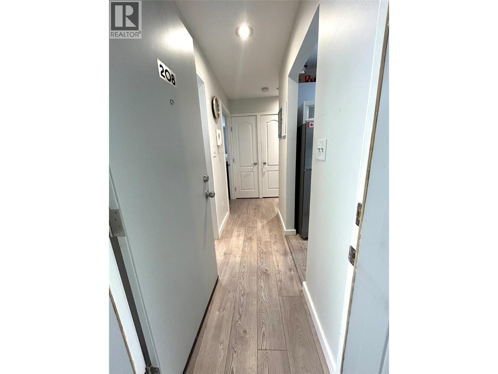 #208 922 Dynes Avenue - 12