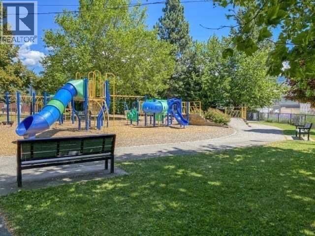 #208 922 Dynes Avenue - 30