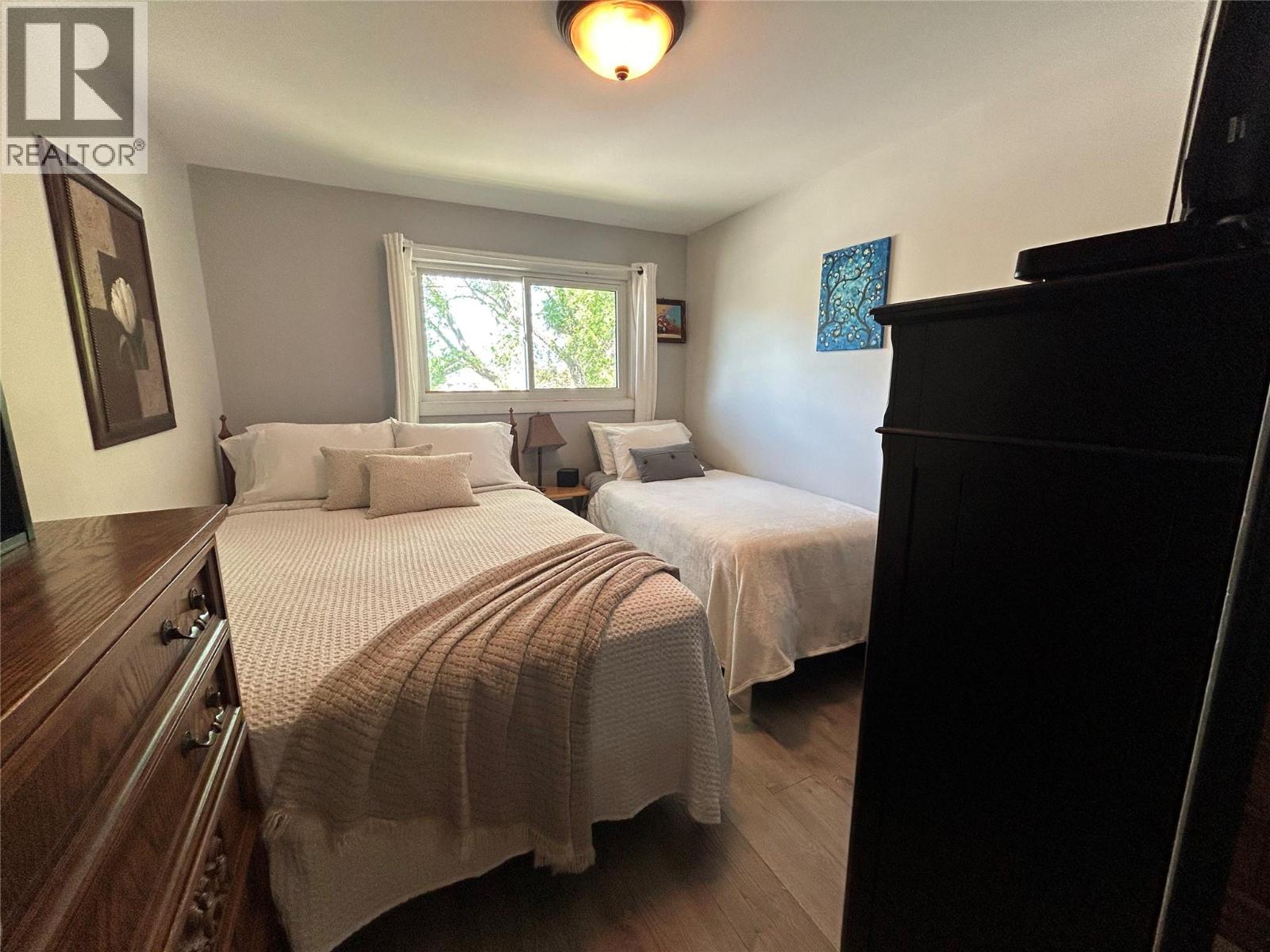 #208 922 Dynes Avenue - 24