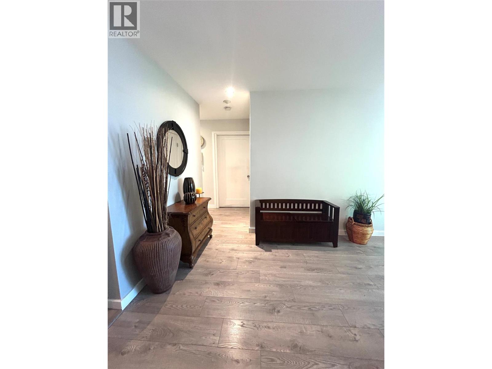#208 922 Dynes Avenue - 21