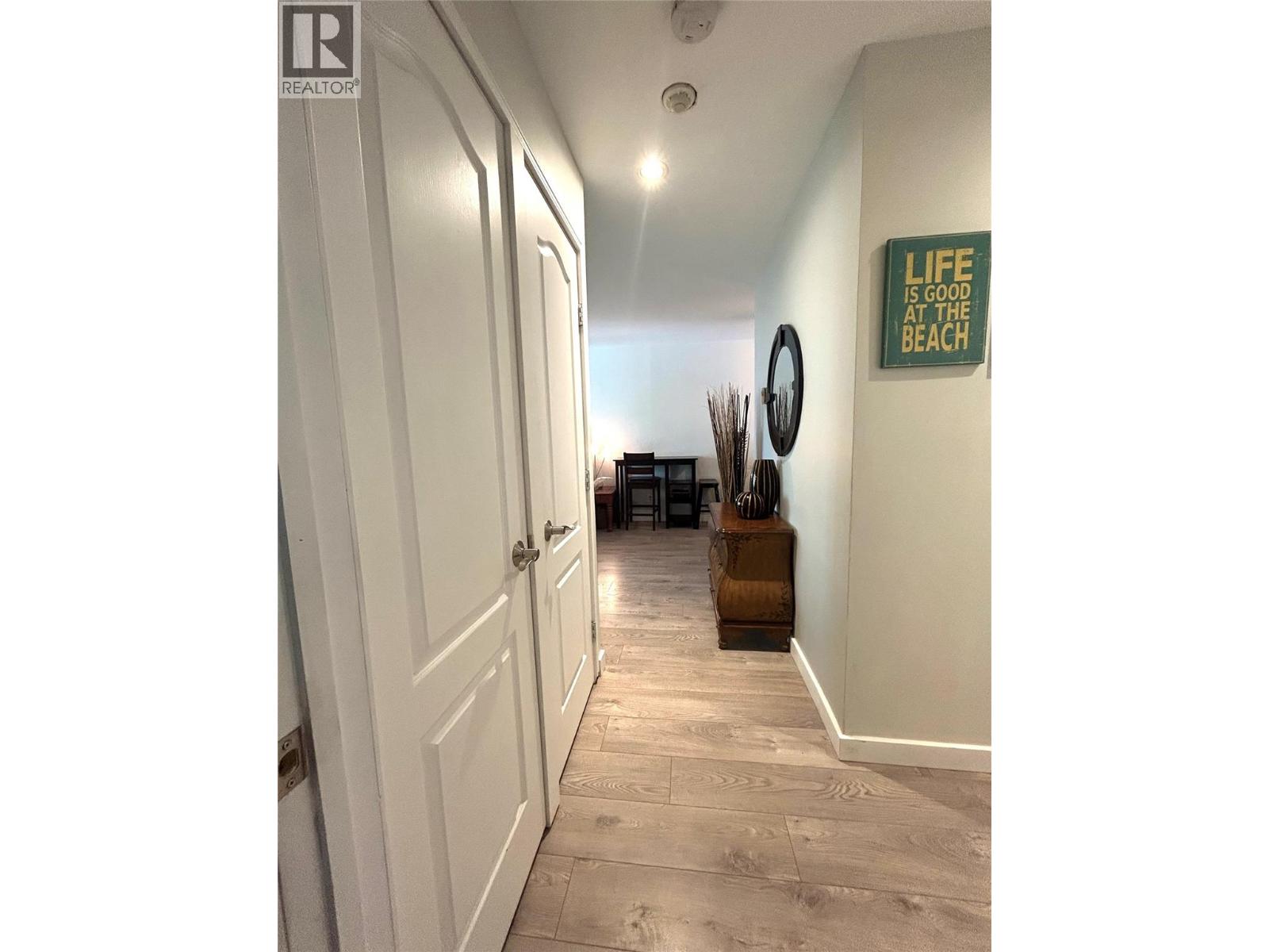 #208 922 Dynes Avenue - 22