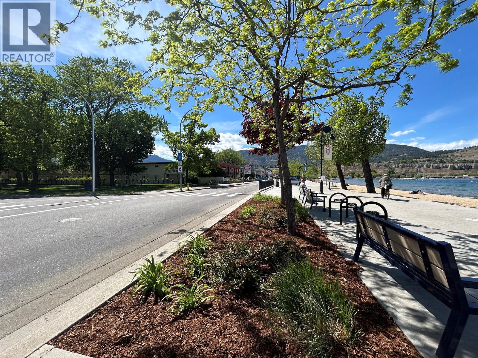 #208 922 Dynes Avenue - 44