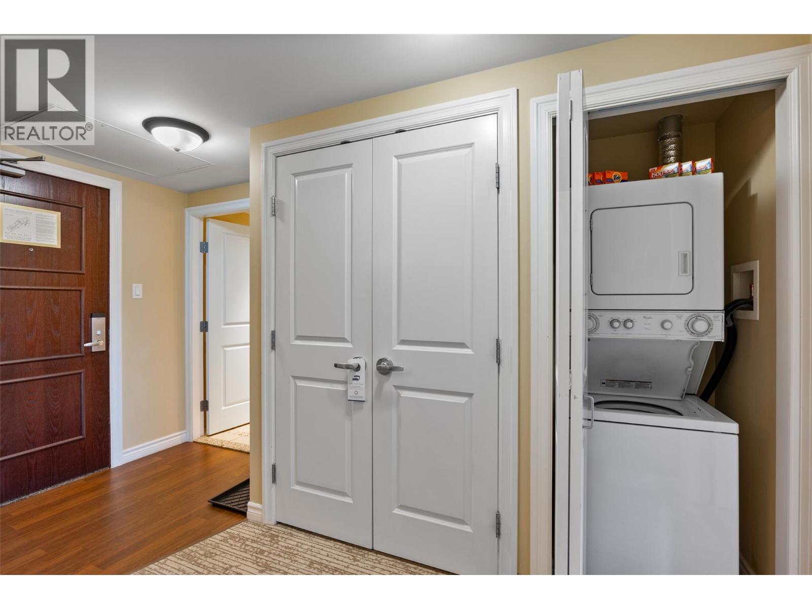 #1411 C 3250 Village Way - 19