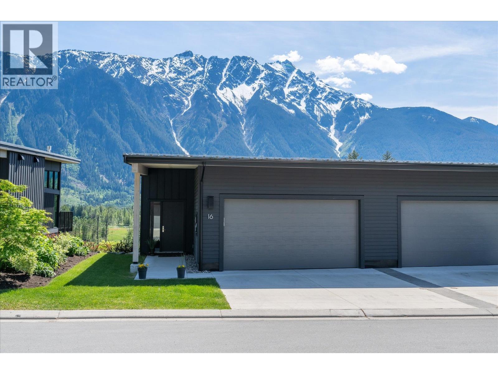 Property for sale at 16 4000 SUNSTONE WAY