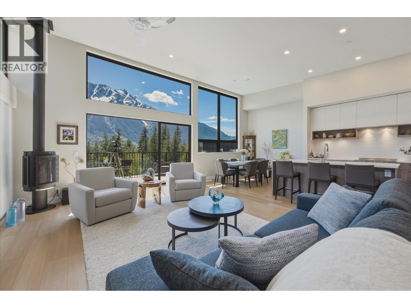 #16 4000 SUNSTONE Way, Pemberton, British Columbia, V0N2L3, Pemberton, British Columbia — photo 2 of 5