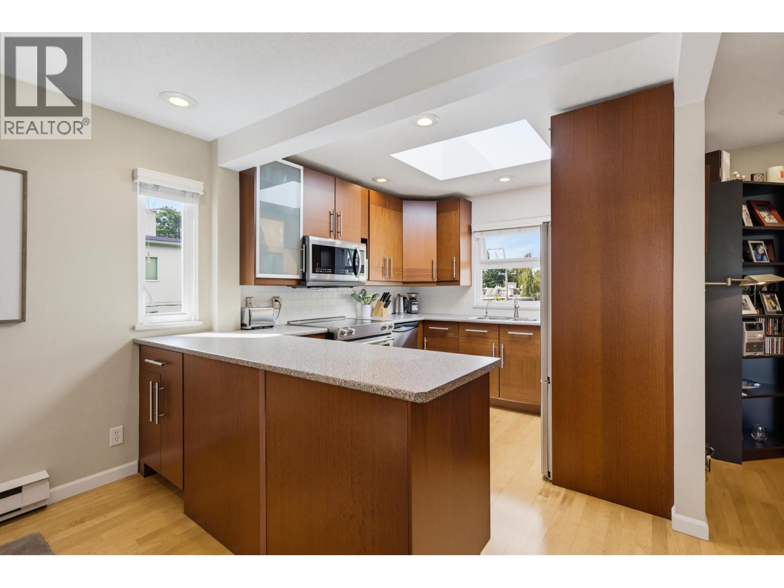 403 1200 W 10TH AVENUE, Vancouver