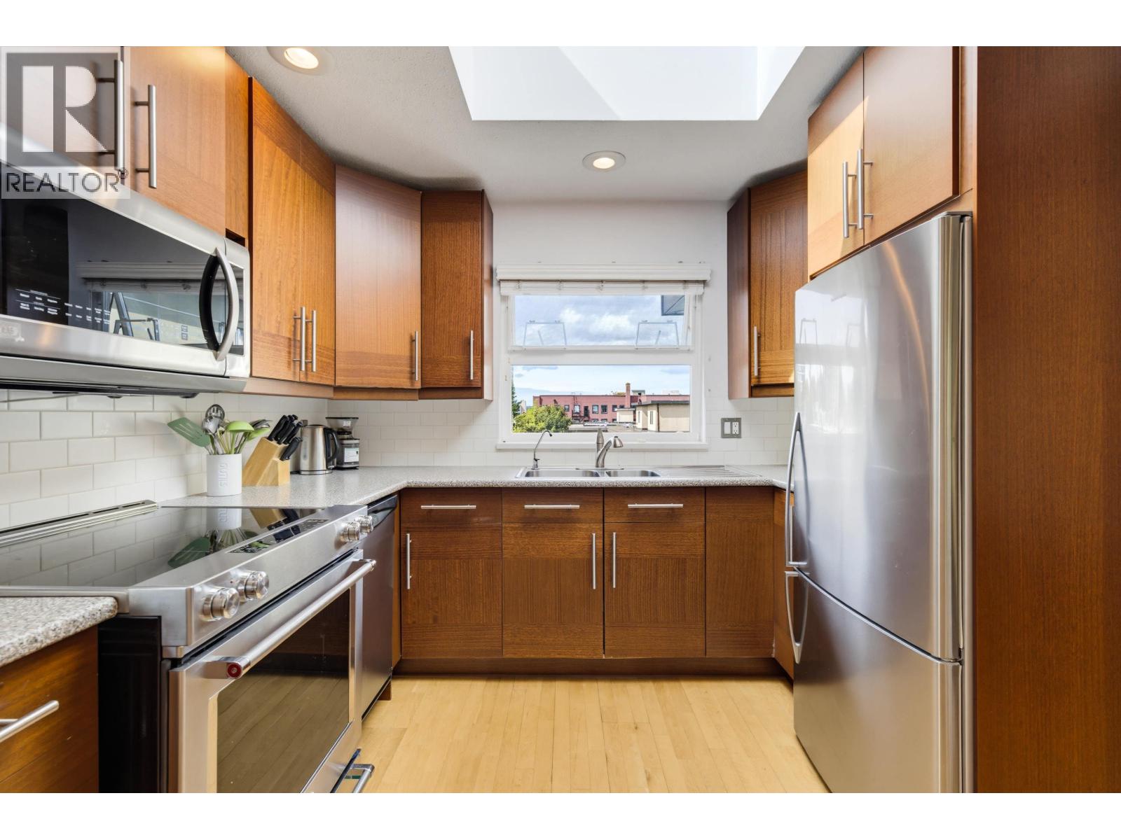 403 1200 W 10TH AVENUE, Vancouver
