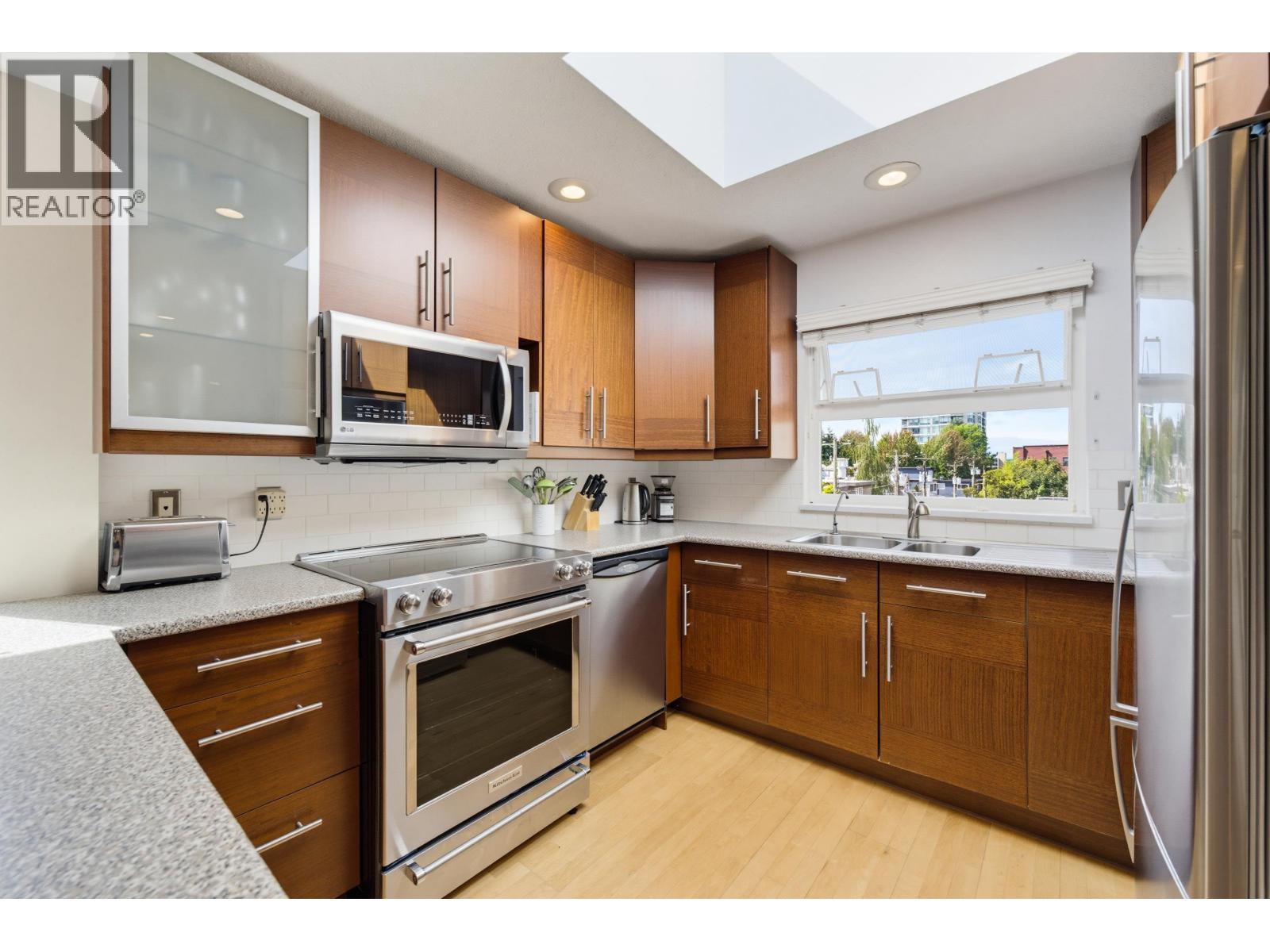 403 1200 W 10TH AVENUE, Vancouver