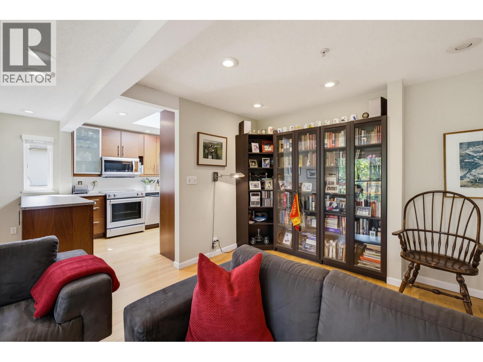 403 1200 W 10TH AVENUE, Vancouver