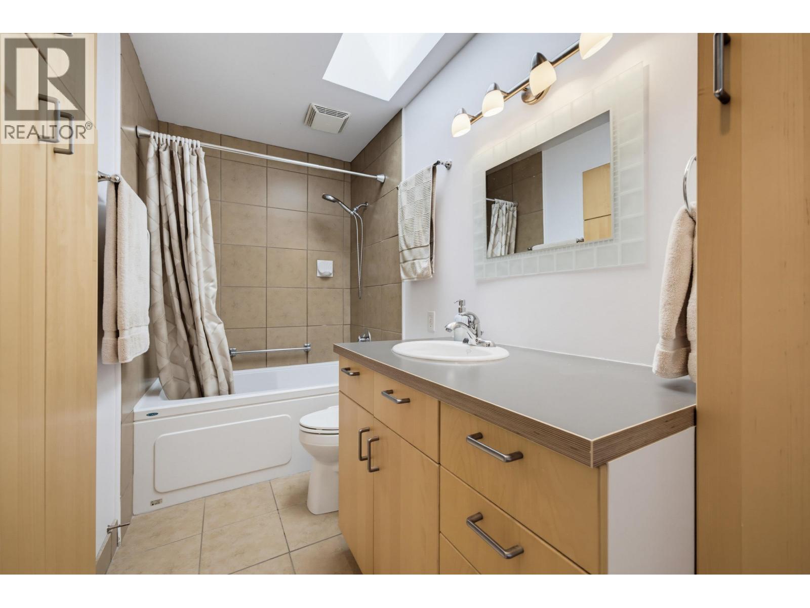 403 1200 W 10TH AVENUE, Vancouver