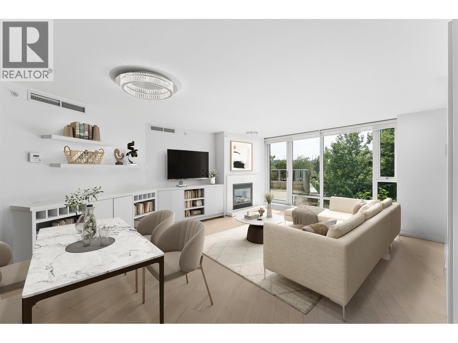 #305 8 SMITHE Mews, Vancouver, British Columbia, V6B0A5, Vancouver, British Columbia — photo 3 of 5