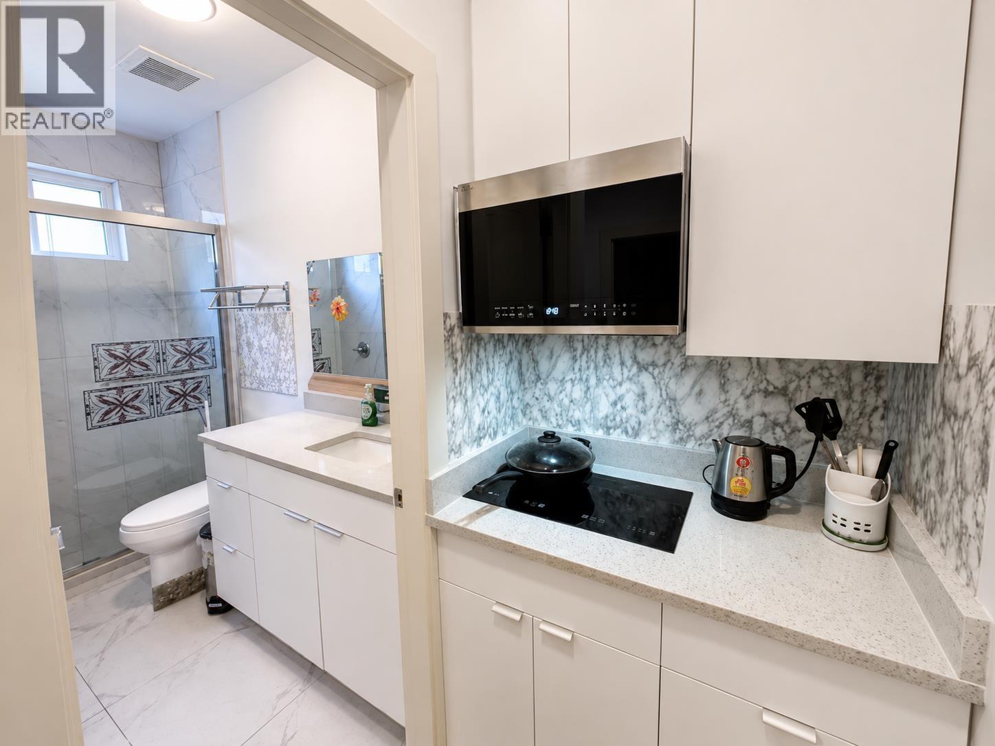 8251 BROWNELL Road, Richmond, British Columbia, V6X1G3, Richmond, British Columbia — photo 4 of 4