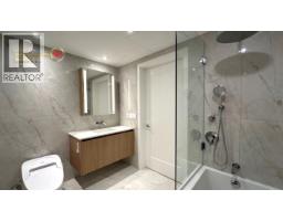 304 135 E 13th Street, North Vancouver, BC V7L0J8 Photo 12