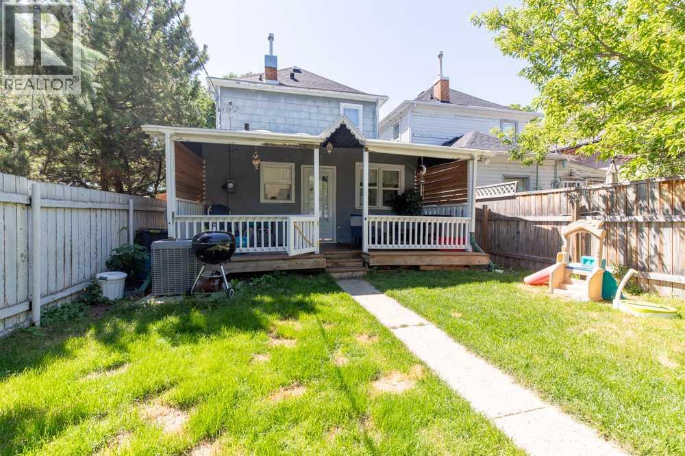 725 6 Street S - 43
