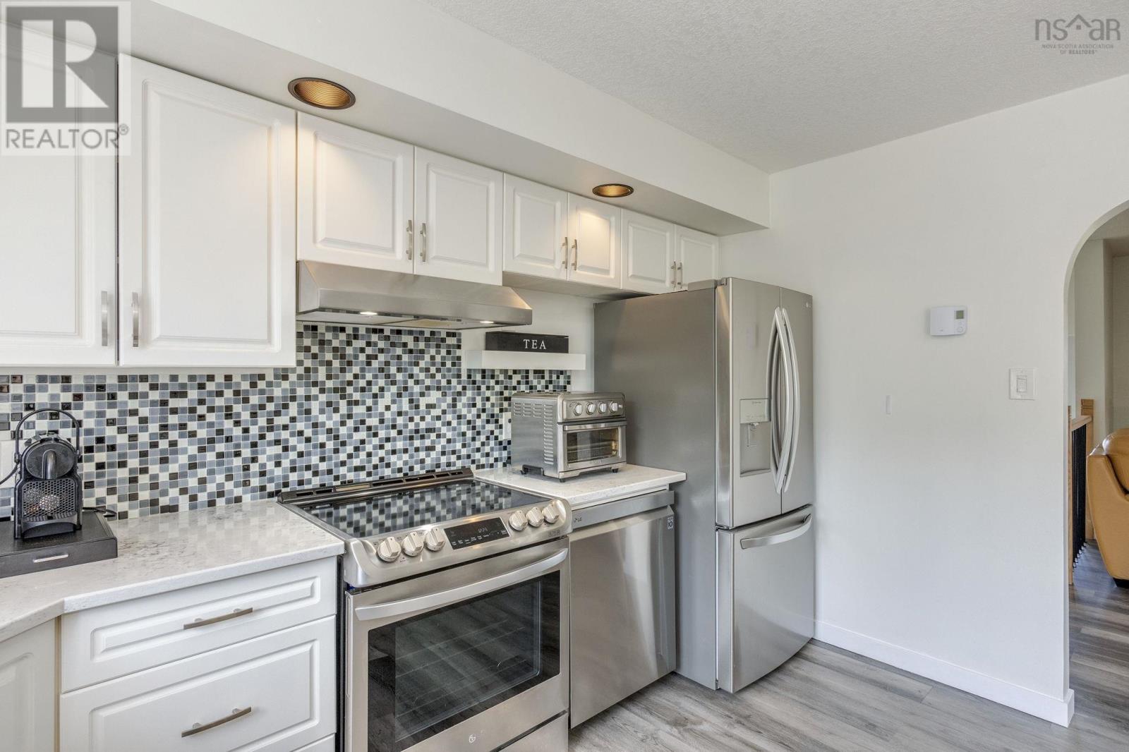 23 Dahlgren Crescent S - Image 11