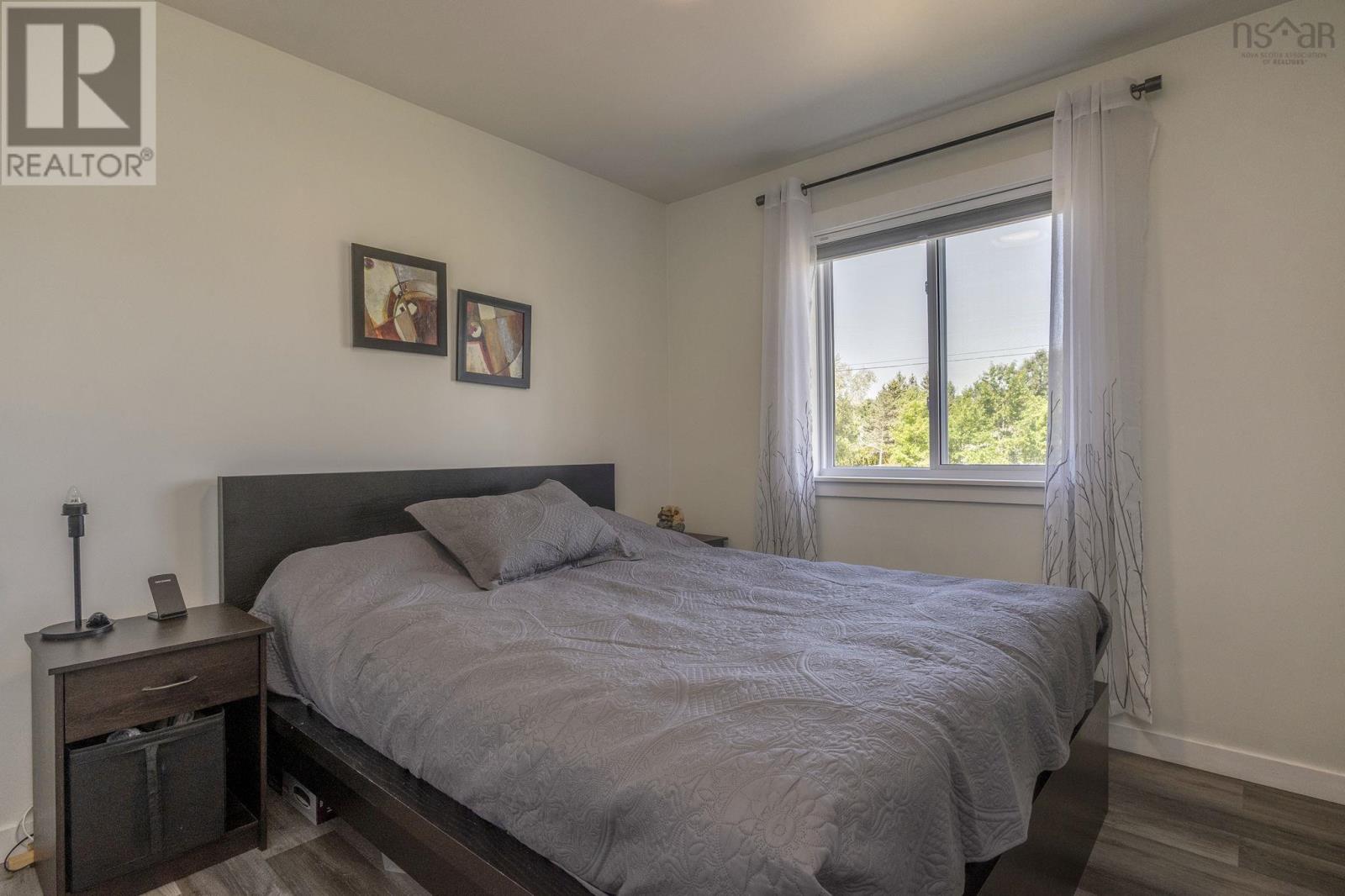23 Dahlgren Crescent S - Image 23