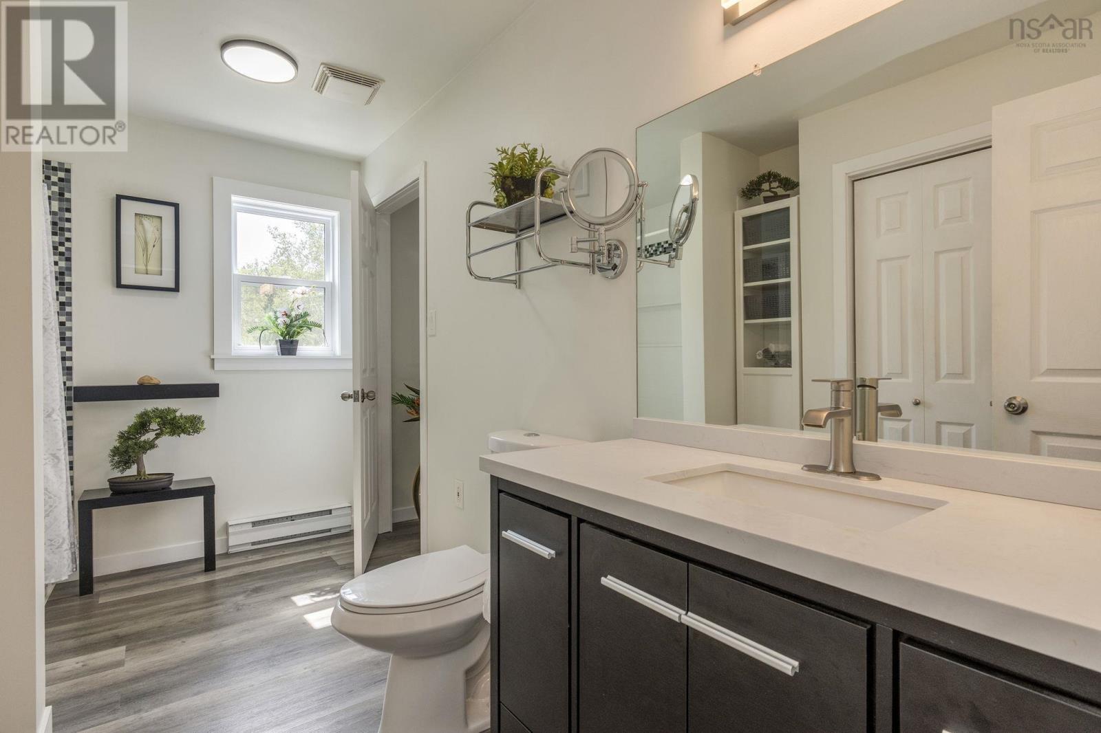 23 Dahlgren Crescent S - Image 17