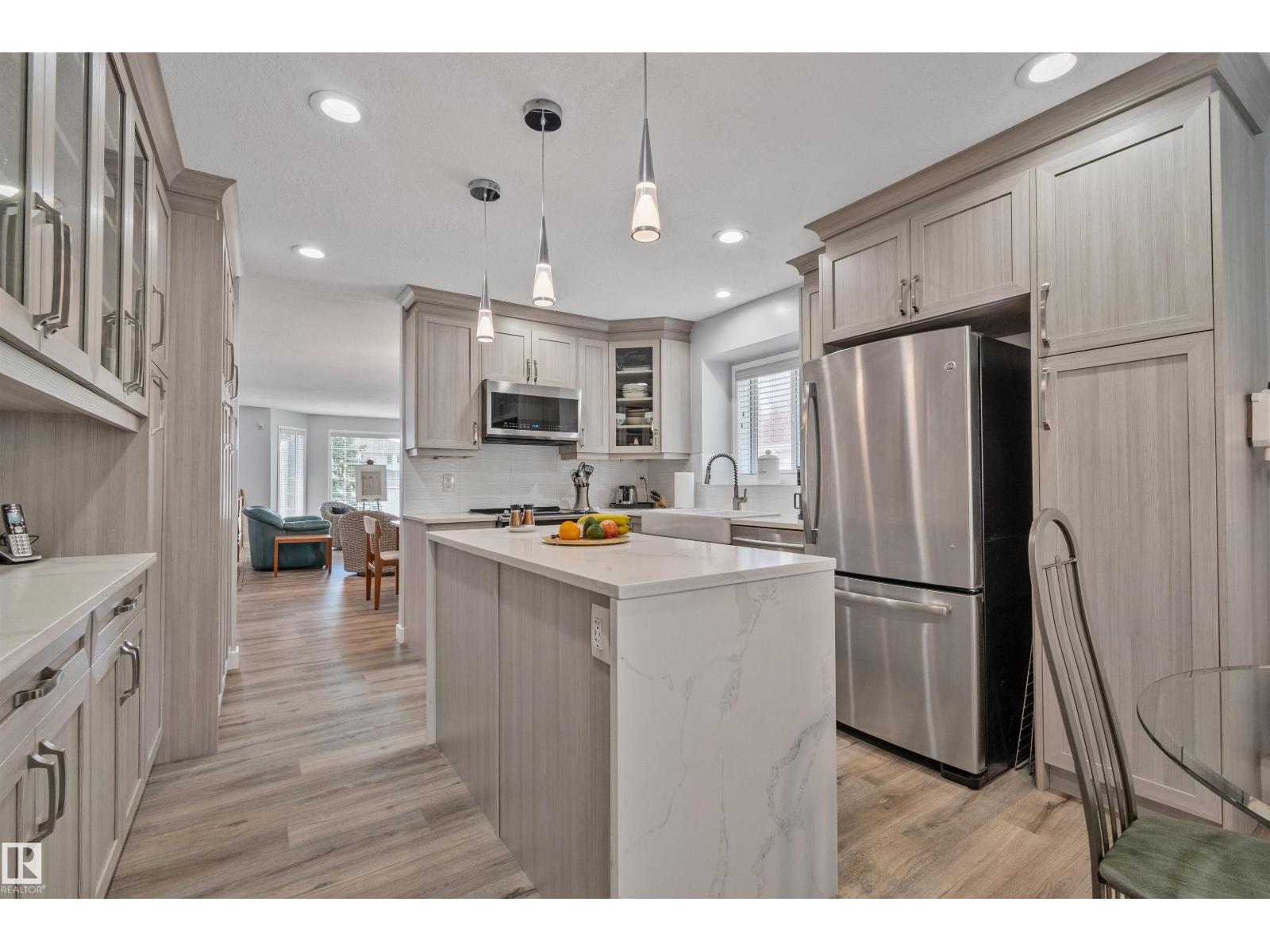 18812 89 AV NW - 12