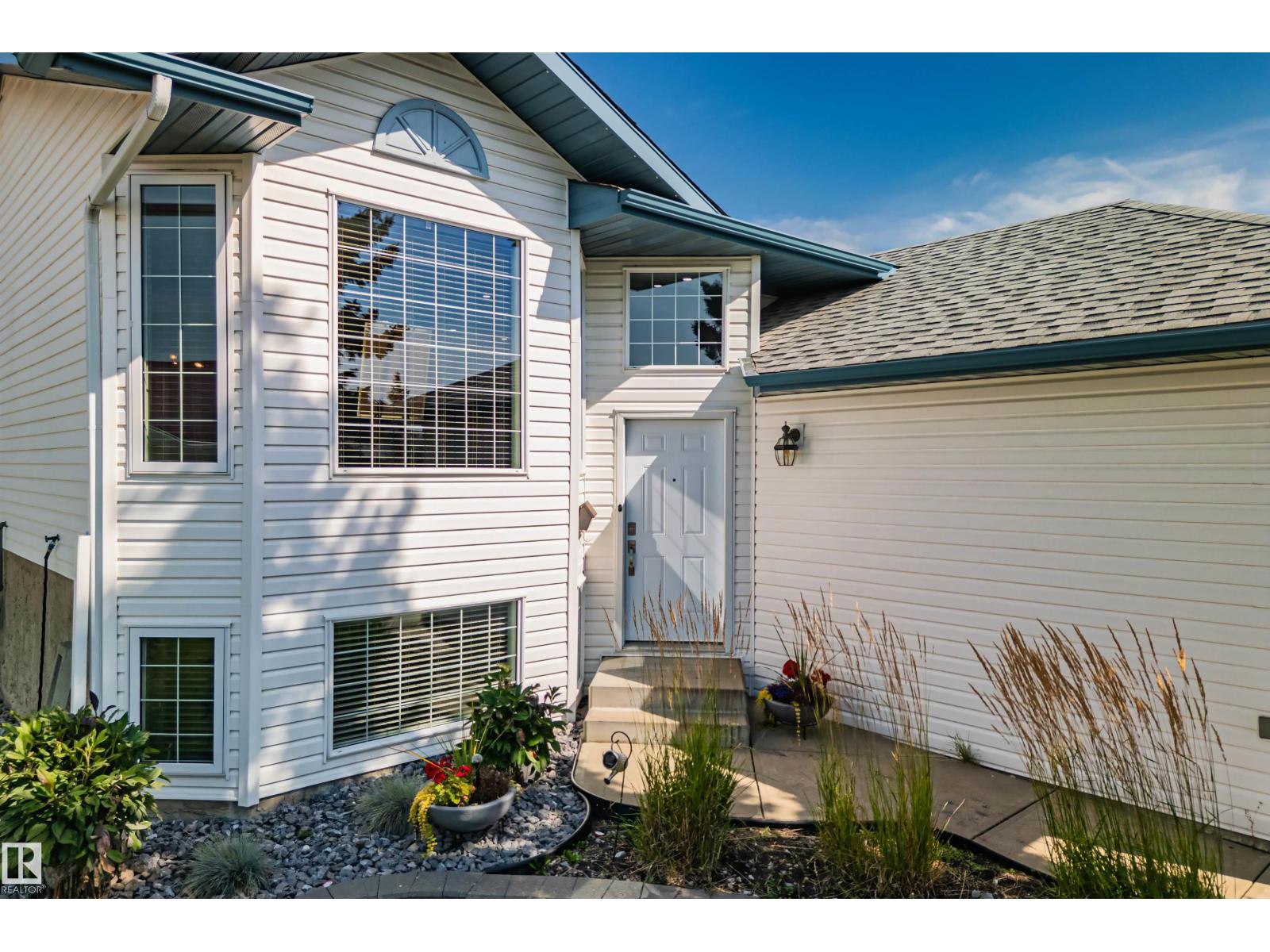 18812 89 AV NW - 2
