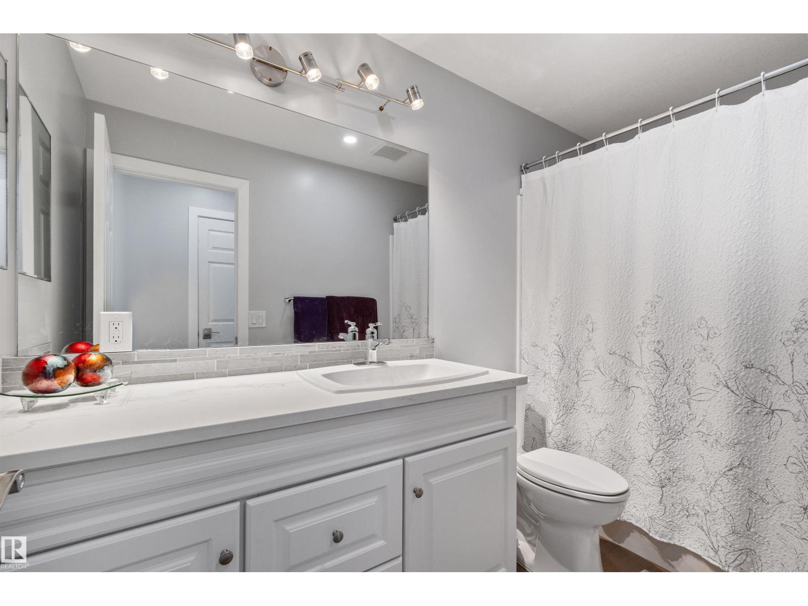 18812 89 AV NW - 22